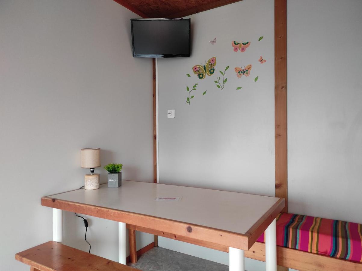 Chalet Simple Au Camping L'Etruyere Au Lac La Tardiere Eksteriør billede