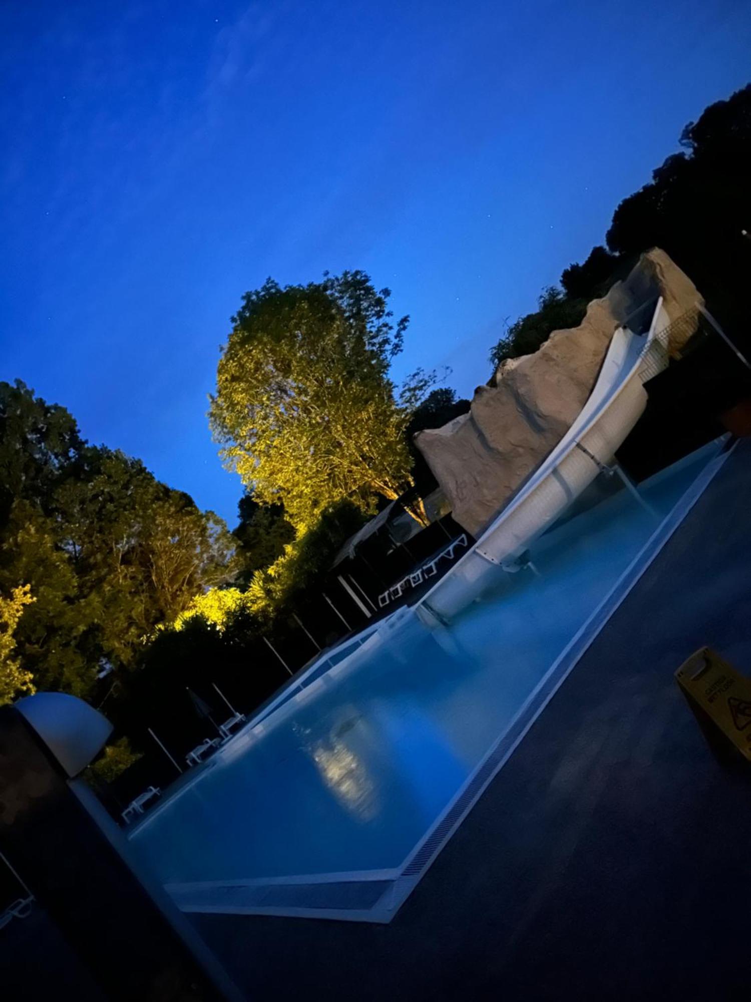 Chalet Simple Au Camping L'Etruyere Au Lac La Tardiere Eksteriør billede