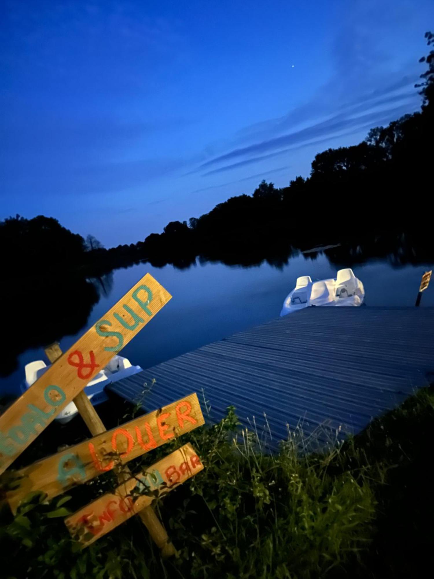 Chalet Simple Au Camping L'Etruyere Au Lac La Tardiere Eksteriør billede